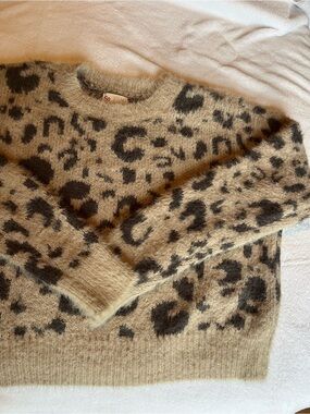 SO Leopard Crewneck Sweater - Tan & Dark gray size medium